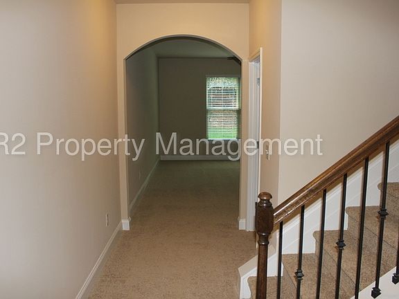 3rd image of 324 Rankin Cir