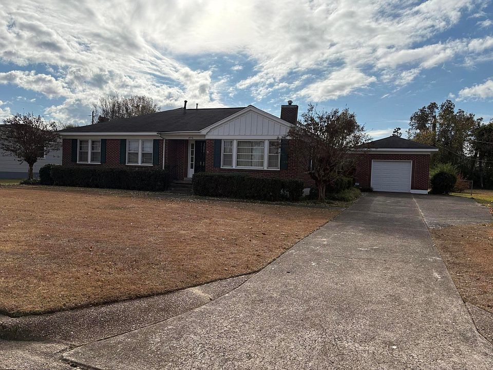 1st image of 806 11th Ave N