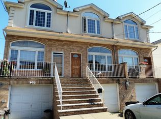 27 Pearsall St, Staten Island, NY 10305