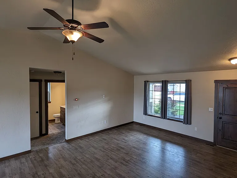 2537 N Lehigh Ct — Photo 6