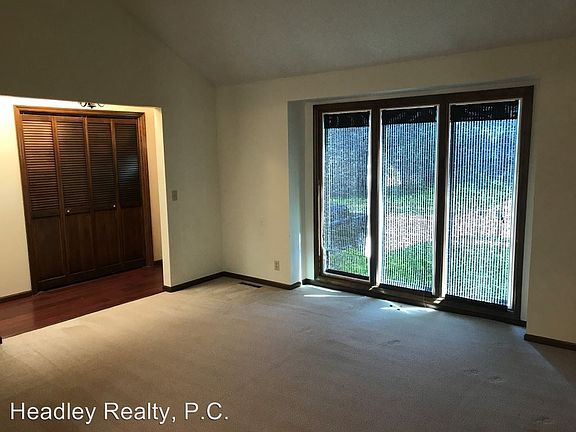 4th image of 808 Redwood Ln