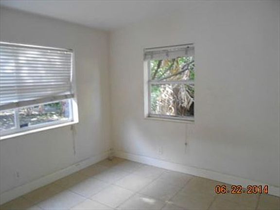 5th image of 3346 N Seacrest Blvd