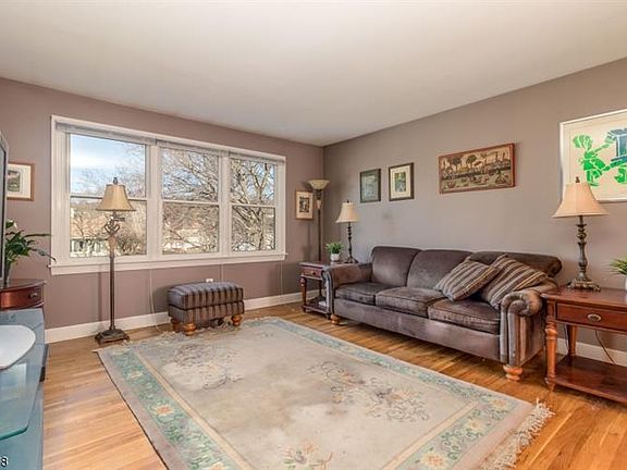 4th image of 30 Buckley Hill Dr