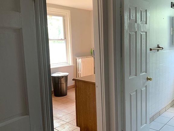 Hallway / Pasillo (Another Angle / Otro _ngulo)