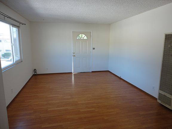 5th image of 818 Orchard Ave