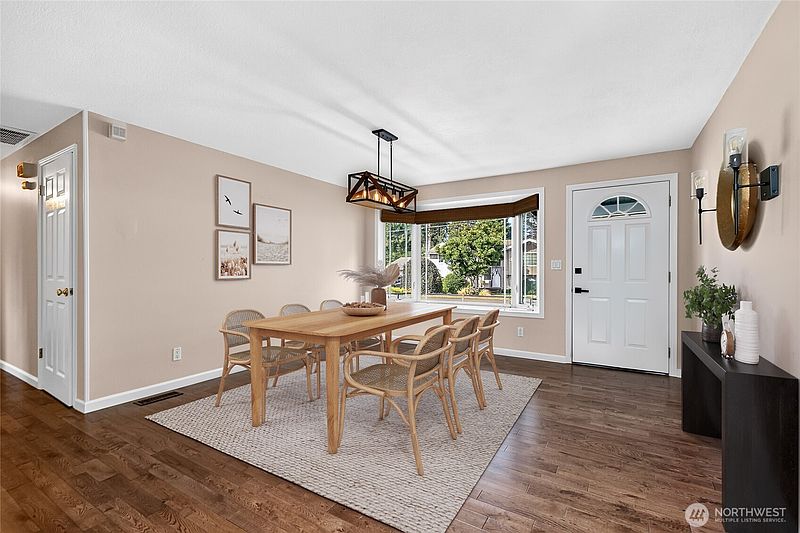 4th image of 19032 86th Avenue NE