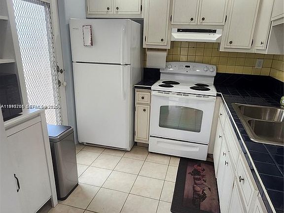 3rd image of 4299 NW 16th St APT 209