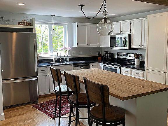 2nd image of 544 Wellington Hill Rd