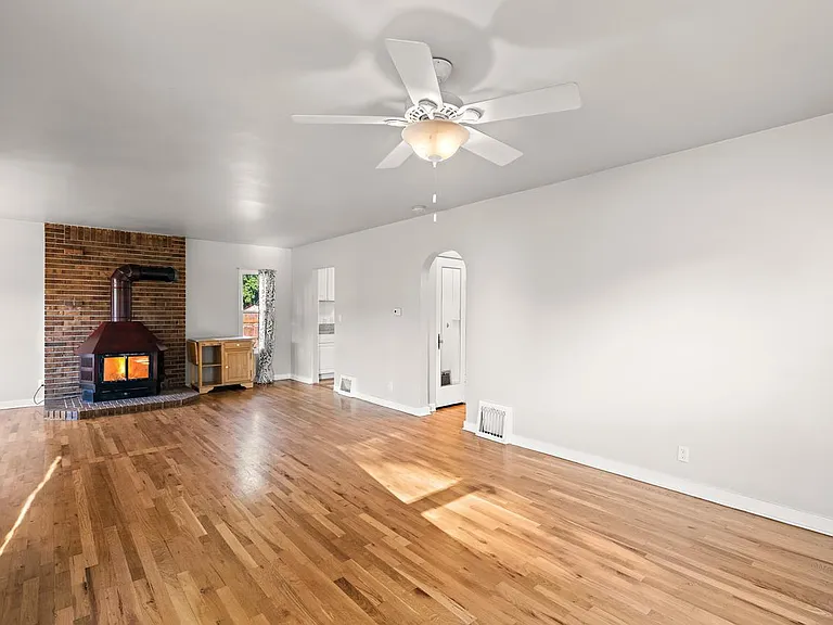 4426 W Irving St — Photo 7