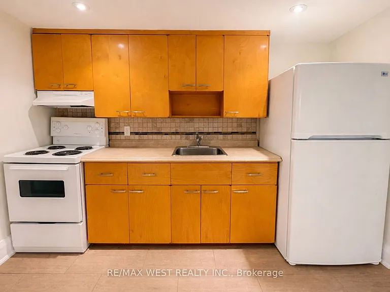 32 Harrow Dr #LOWER LEVEL — Photo 8