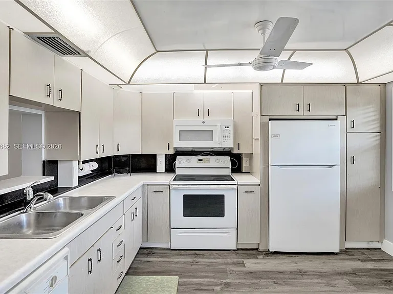 3001 Portofino Isle #K2 — Photo 11