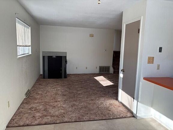 5th image of 422 W 2nd St
