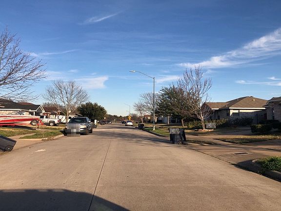 5th image of 2413 Laurel Hill Ln