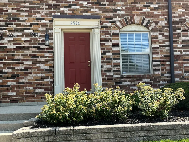 2584 Scioto View Ln — Photo 1