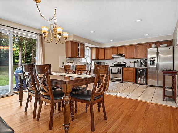 5th image of 132 Clifton Ave