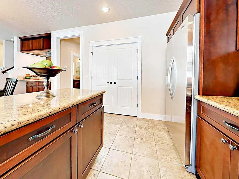 946 E Winding Creek Dr — Photo 12