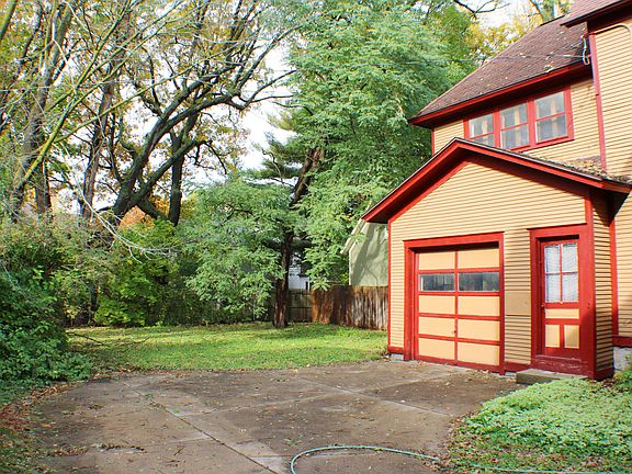 2nd image of 319 Paris Ave SE