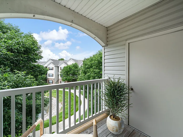 O'Fallon (Renovated) - 3 Bed / 2 Bath - 1,330 Sq.Ft.