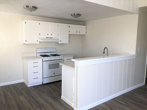5th image of 236 S Hemlock St APT F
