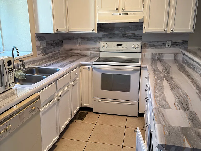 1181 S Zeno Way #D — Photo 5