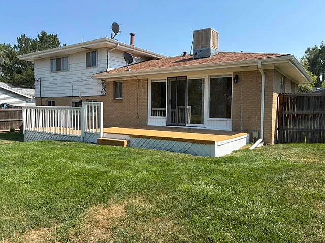 3 bed, 1.5 bath, 1370 sqft, $3,000 — Photo 2
