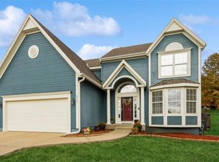 312 W Cottonwood Dr, Raymore, MO 64083