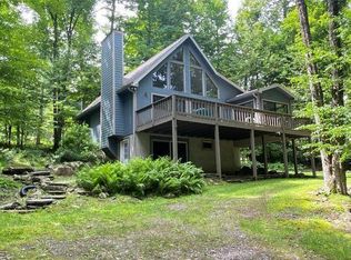 93 Ridge Rd, Lake Ariel, PA 18436