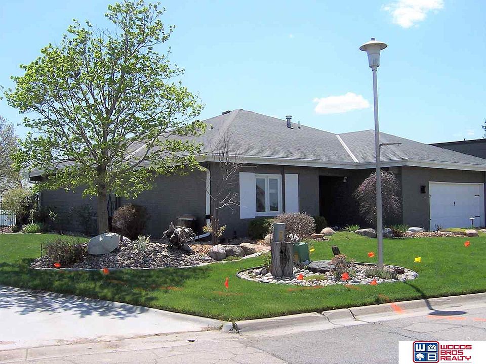 1st image of 982 N Lakeshore Dr
