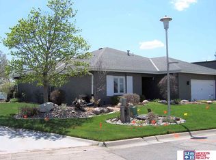 982 N Lakeshore Dr, Lincoln, NE 68528