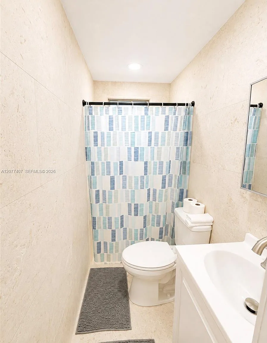 1721 SW 14th St — Photo 3