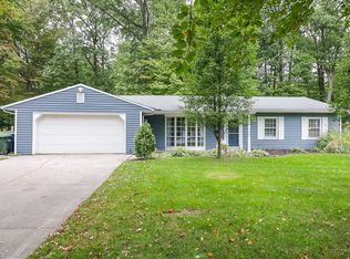 214 Crestwood Dr, Avon Lake, OH 44012