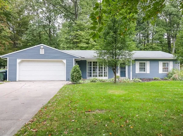 214 Crestwood Dr, Avon Lake, OH 44012