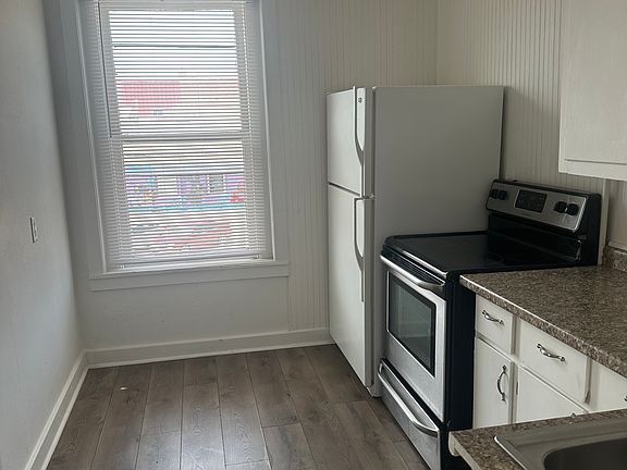 4th image of 331 Commercial St #4