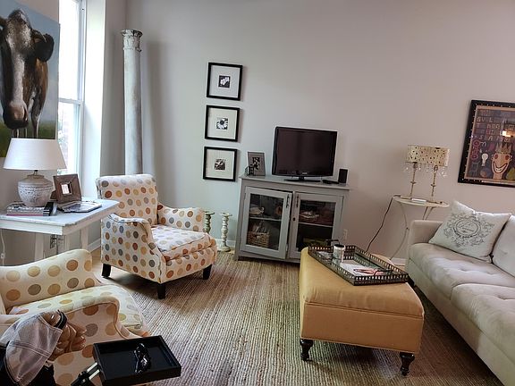 5th image of 1087 N Paulina St