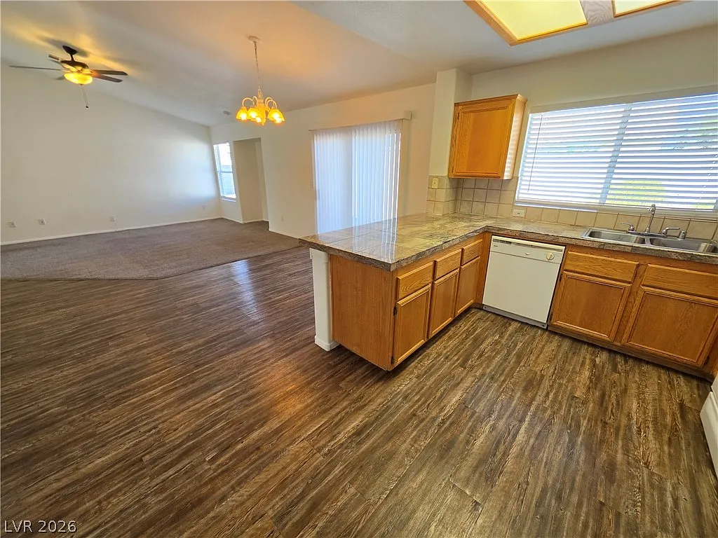 3 bed, 2.0 bath, 1634 sqft, $1,795 — Photo 4