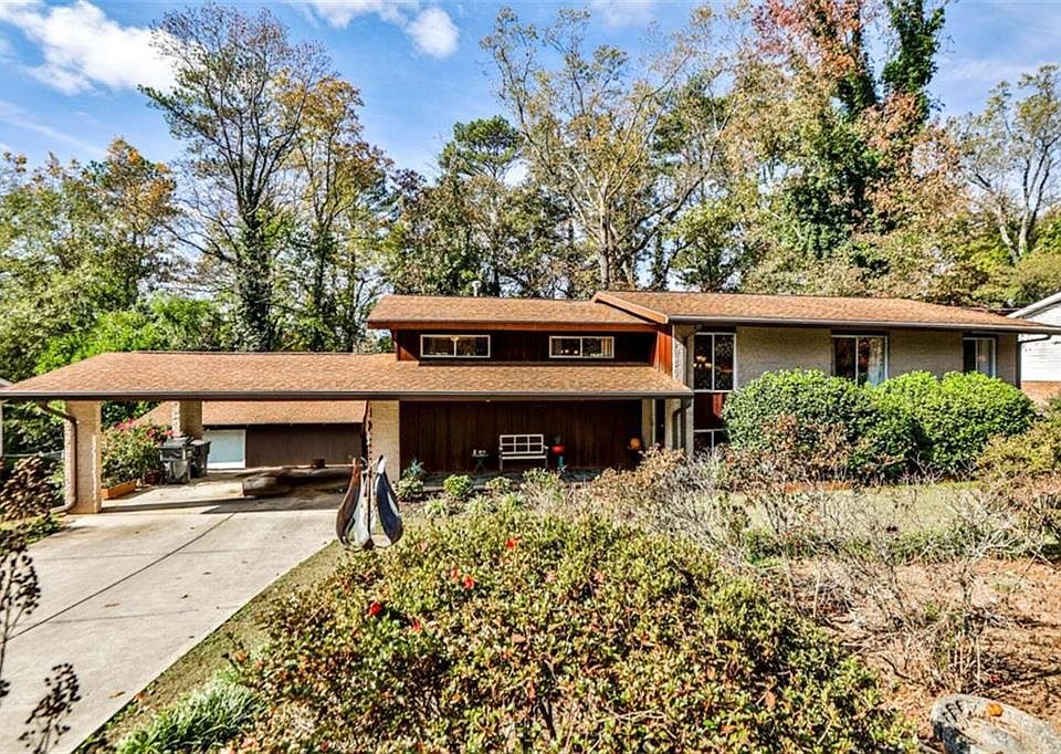 1st image of 1418 Forest Ln SE