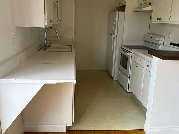 2nd image of 5320 Zelzah Ave APT 301
