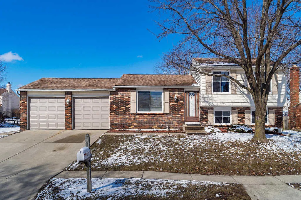 8272 Glencrest Dr photo 1