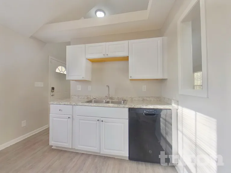 8820 Kismet Dr — Photo 6