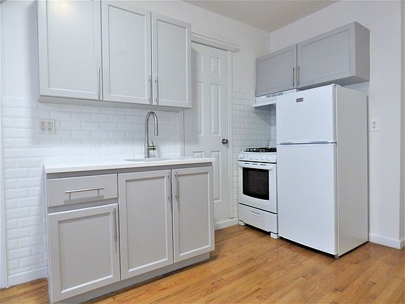 3rd image of 26 Leroy St APT 10