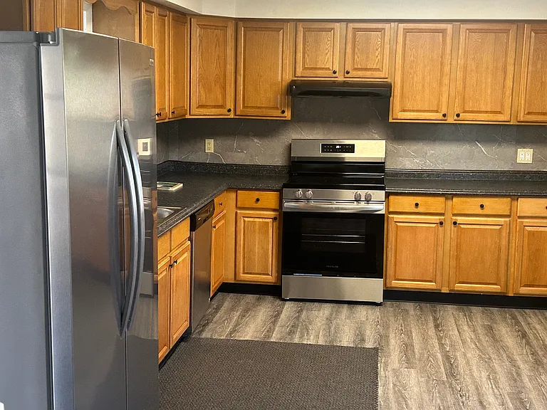 617 N Main St — Photo 4