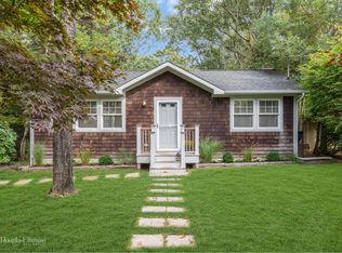 17 Old Squiretown Rd, Hampton Bays, NY 11946