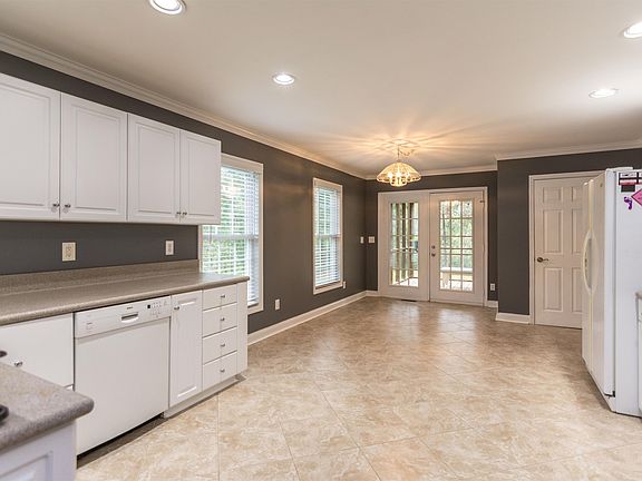 3rd image of 5 Grant Cir