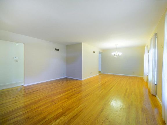 4th image of 6000 Pebble Hill Dr