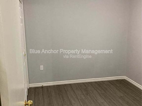 3rd image of 106 Byron St