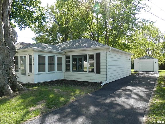 3rd image of 696 Olive St