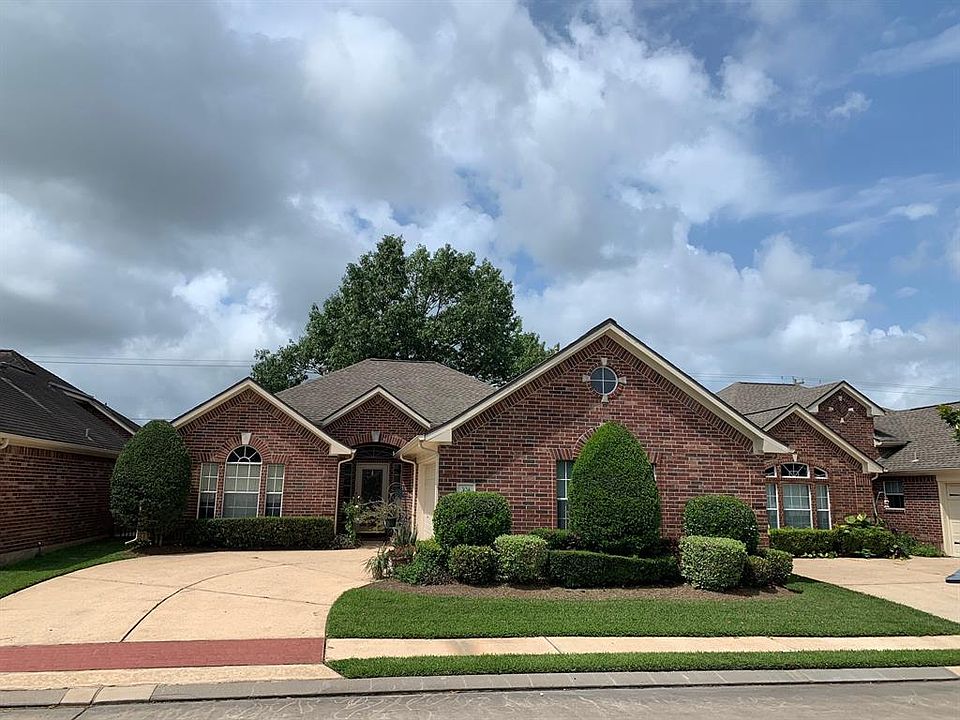 1st image of 304 Pine Creek Dr