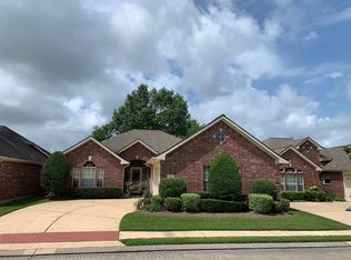 304 Pine Creek Dr, Friendswood, TX 77546