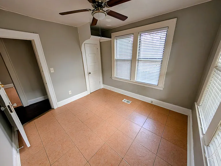 2701 Myra St — Photo 8
