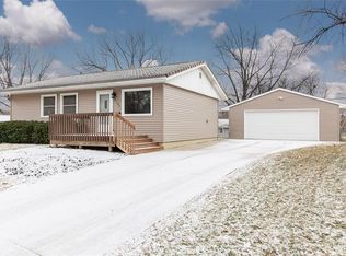 5101 Holly Ave NW, Cedar Rapids, IA 52405